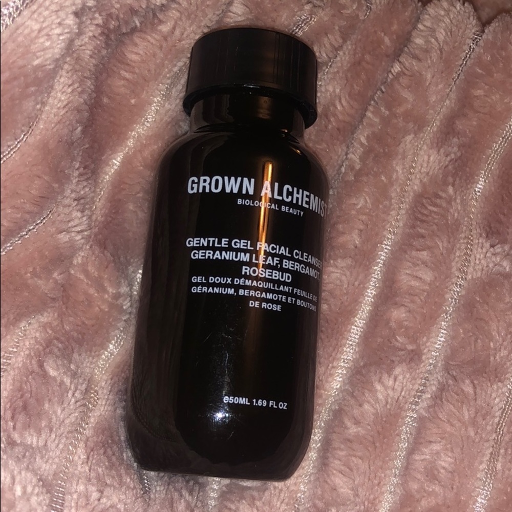 5/$25 🖤 GROWN ALCHEMIST Gentle Gel cleanser